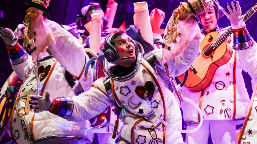 La tripulación del señor iluso.