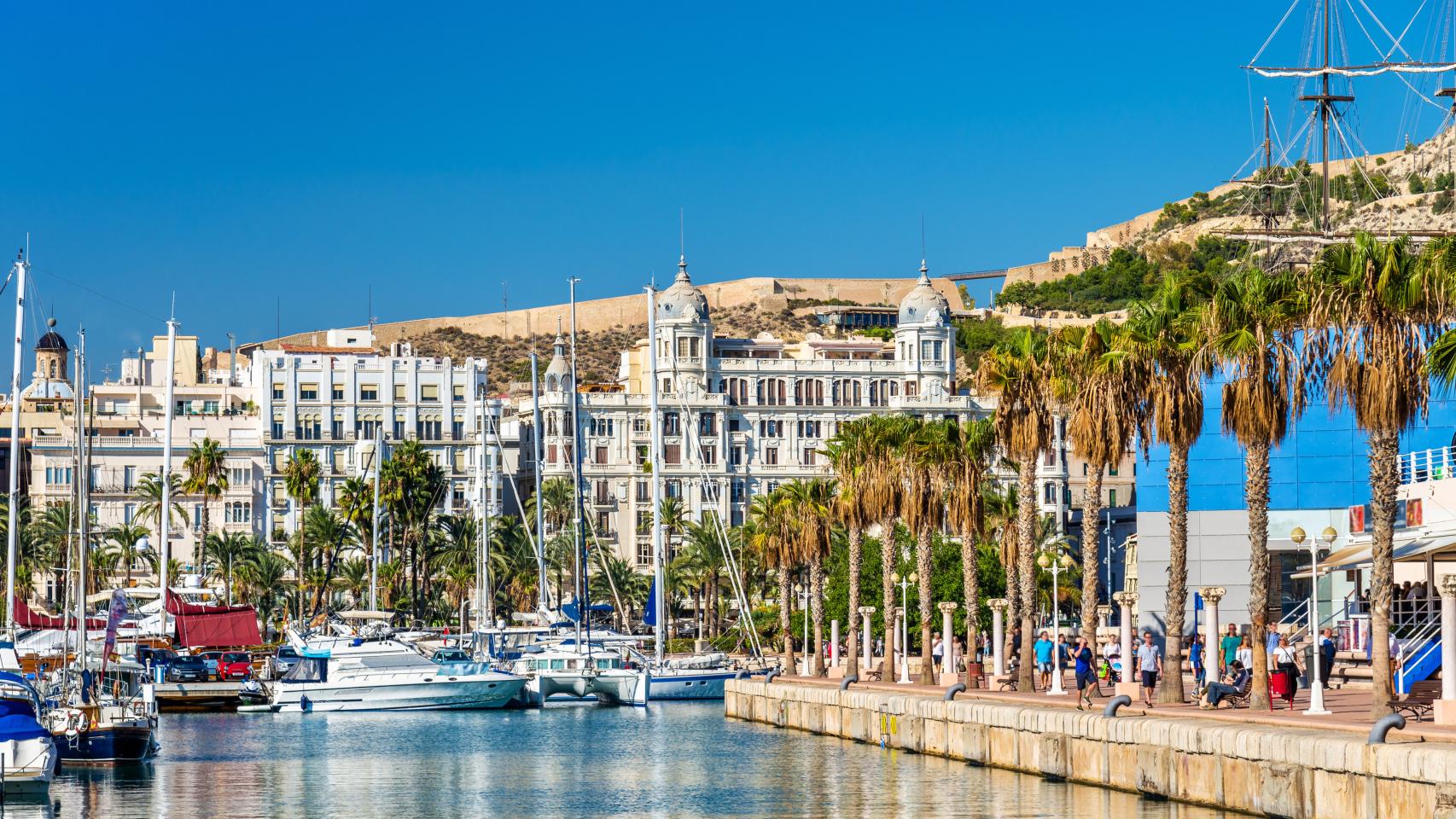 El puerto de Alicante, en una imagen de Shutterstock.