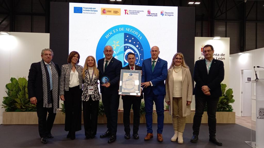 Miguel Ángel de Vicente recoge de manos de Starlight el reconocimiento como destino de turismo de estrellas