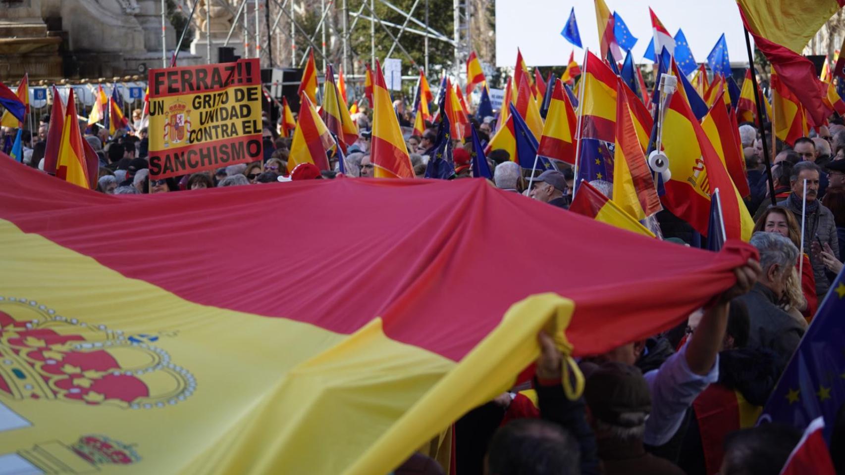 Manifestantes en la Plaza de España.