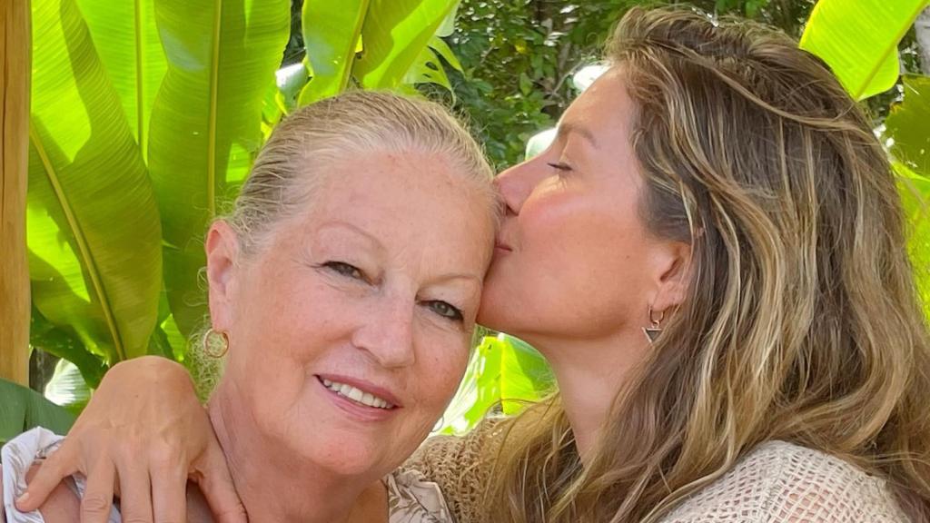 Gisele y su madre, en una publicación de las redes sociales fechada a 2021.