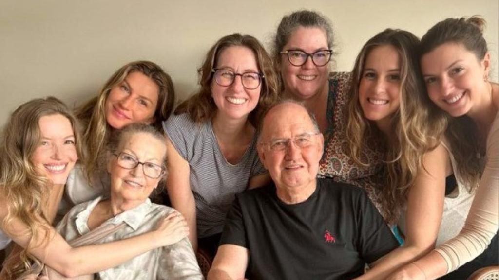 Los padres y las hermanas de Gisele, en una imagen de sus redes sociales.