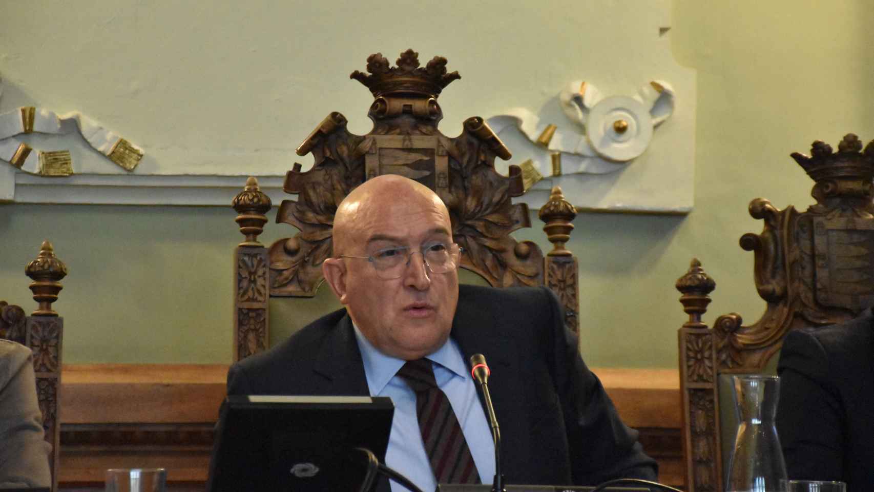 El alcalde de Valladolid, Jesús Julio Carnero, durante el pleno del Ayuntamiento de este lunes