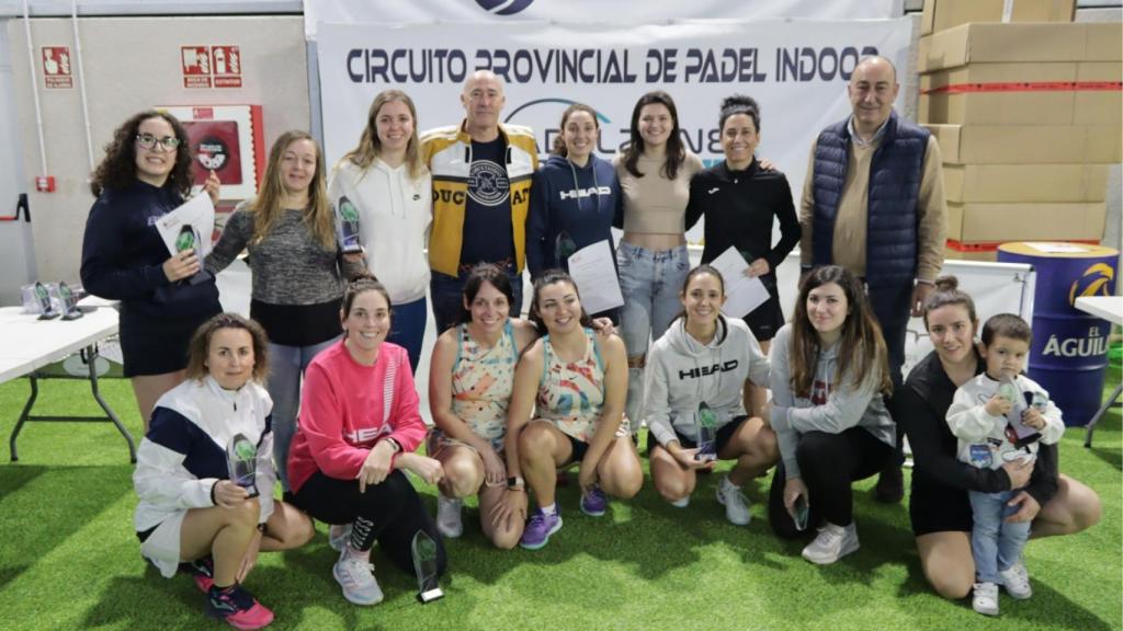 Entrega de premios en la primera jornada del circuito femenino del Circuito Provincial de Pádel Indoor