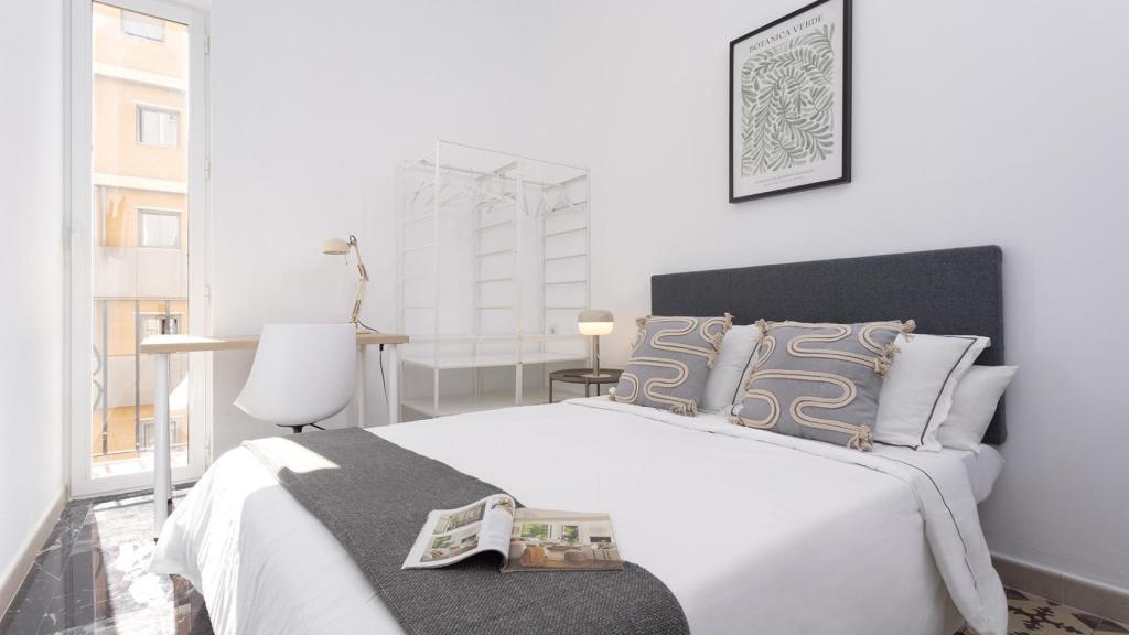 Habitación de uno de los pisos regentados por Muppy en Málaga.