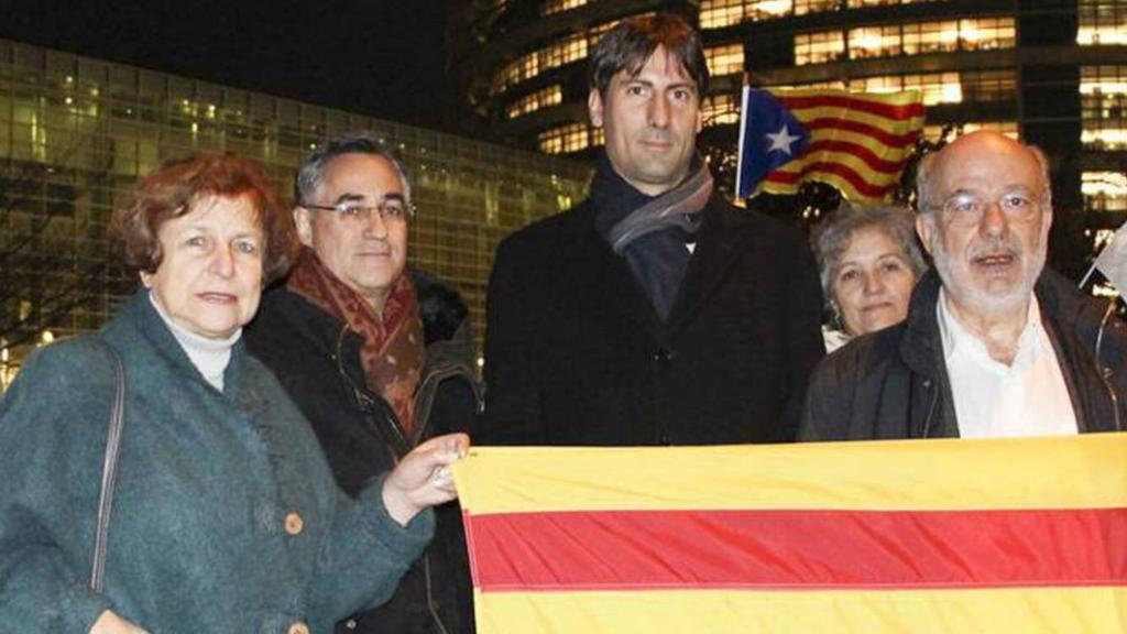 Tatjana Zdanoka, a la izquierda de la imagen, en una manifestación de apoyo al independentismo catalán en Bruselas en noviembre de 2017.