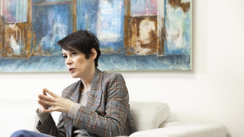 La candidata del BNG a la Presidencia de la Xunta de Galicia, Ana Pontón, en los pasillos del Parlamento de Galicia.