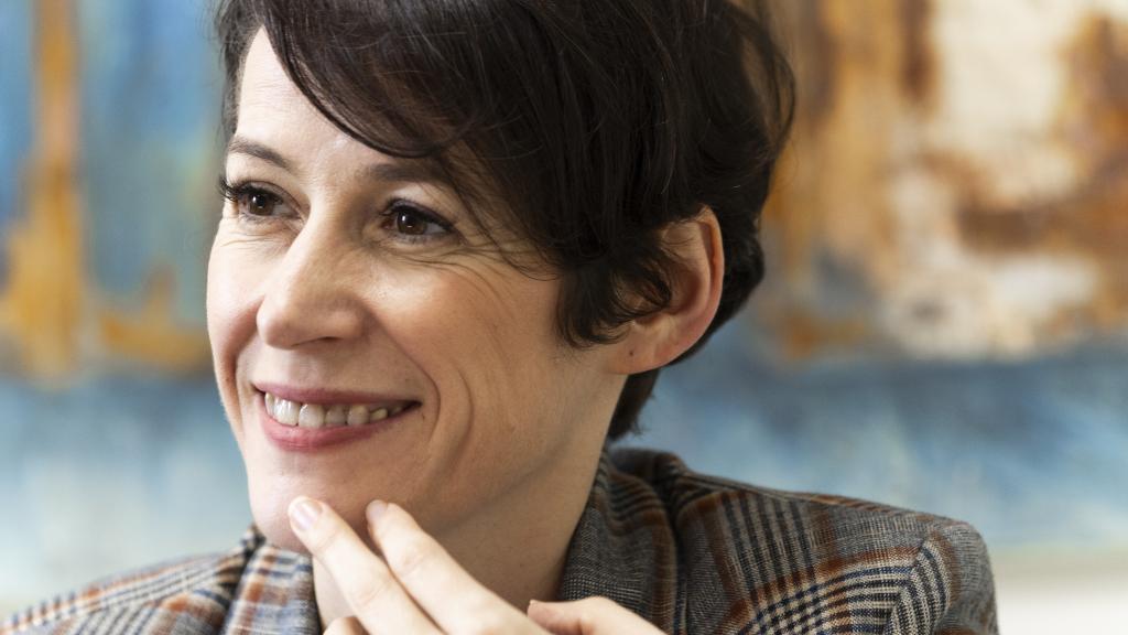 La candidata del BNG a la Presidencia de la Xunta de Galicia, Ana Pontón, en los pasillos del Parlamento de Galicia.