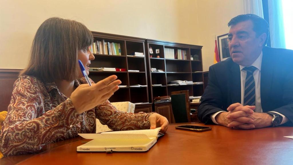 Un momento de la entrevista en el Congreso de los Diputados
