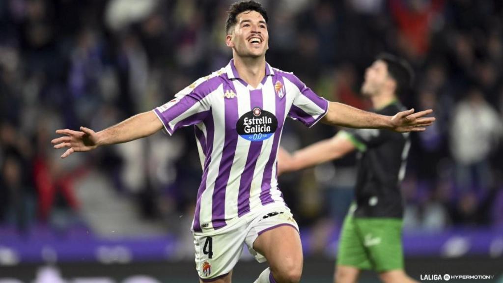Meseguer celebra uno de sus tantos en el partido de este lunes
