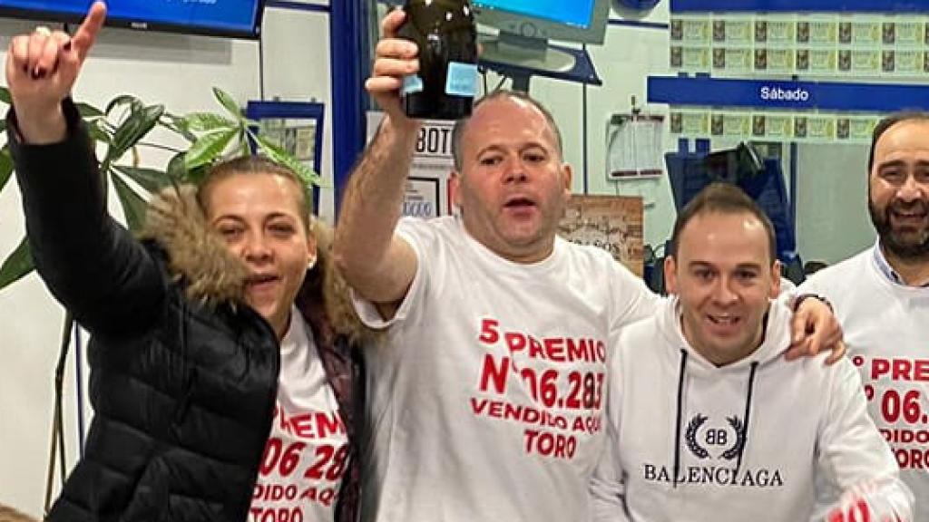 Óscar Marcos celebrando en quinto premio en 2019