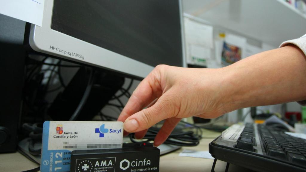 Un lector de la receta electrónica en una farmacia