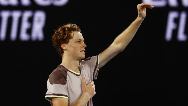 Jannik Sinner celebra su victoria en el Open de Australia.