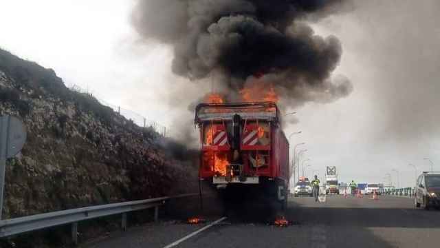 Incendio de un camión en Seseña (Toledo). Foto: CPEIS Toledo.