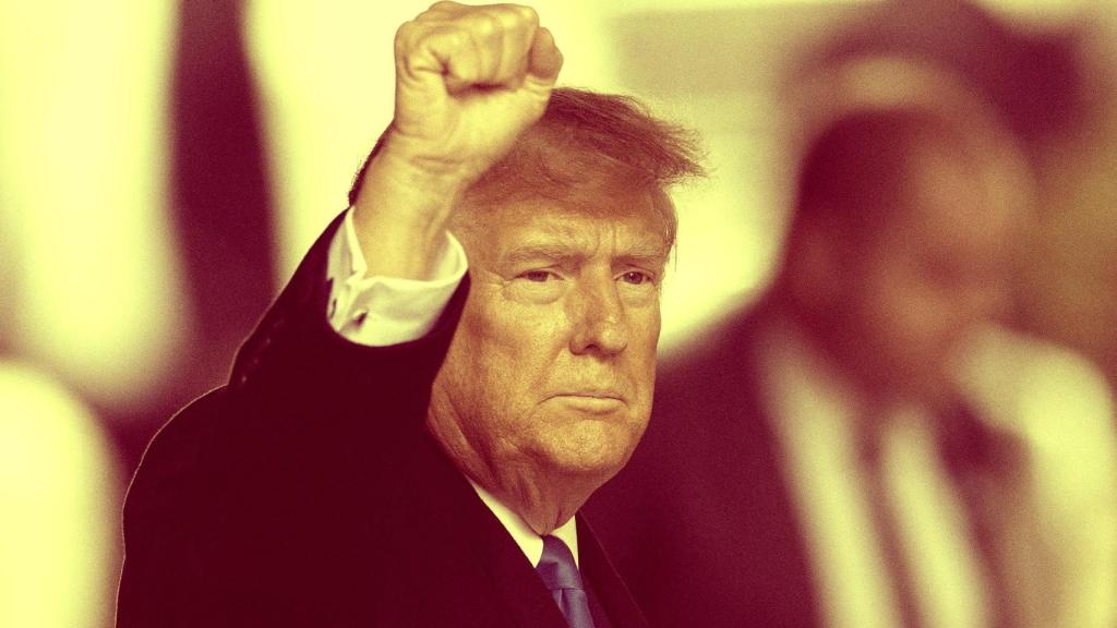 El expresidente de Estados Unidos, Donald Trump, sale de la Torre Trump en Nueva York.