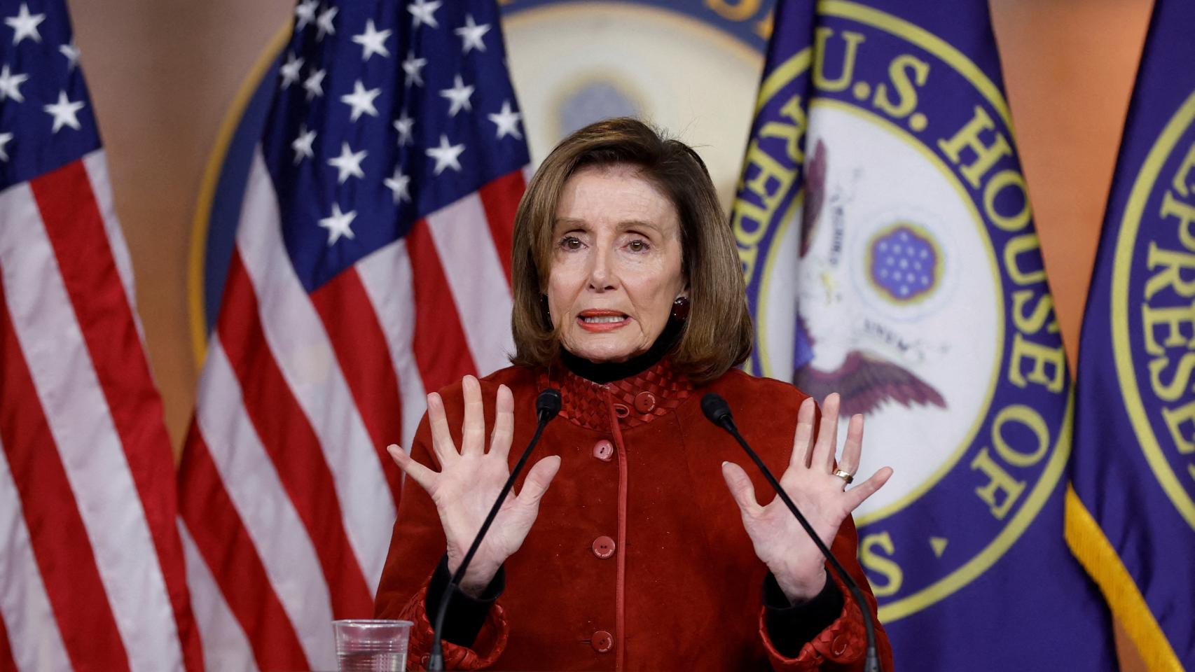 Nancy Pelosi en una rueda de prensa en el Capitolio de EEUU el 22 de diciembre de 2023.