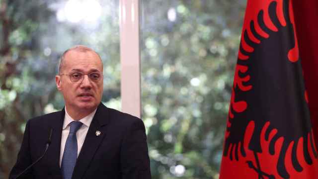 El ministro albanés de Asuntos Exteriores, Igli Hasani, este lunes en Tirana.