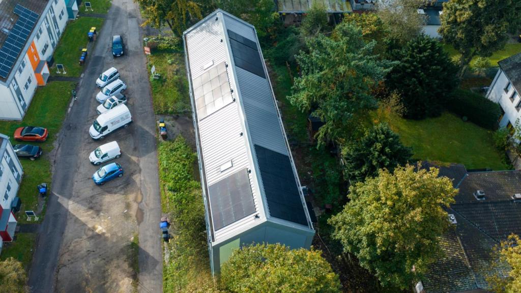Tejado reformado con paneles solares
