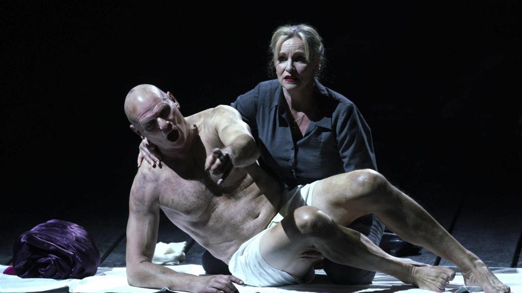 La soprano Erika Sunnegårdh (Regan) y el barítono Bo Skovhus (El rey Lear), durante un ensayo de la ópera Lear, de Aribert Reimann que se estrena este jueves en el Teatro Real.