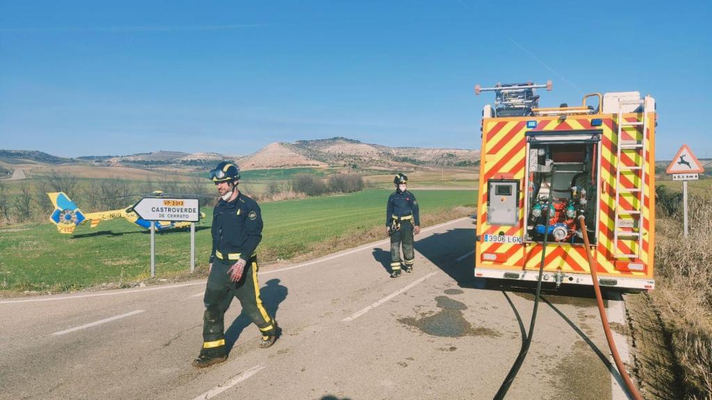 Los bomberos en el accidente de Piñel de Abajo