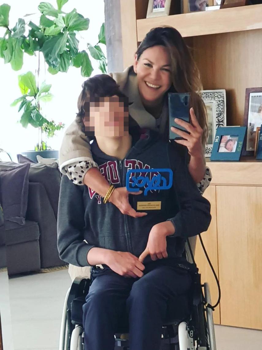Fabiola Martínez junto a su hijo Kike, en una imagen compartida en Instagram.