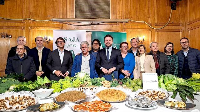 Los representantes de los agricultores en la presentación de este martes en Elche.