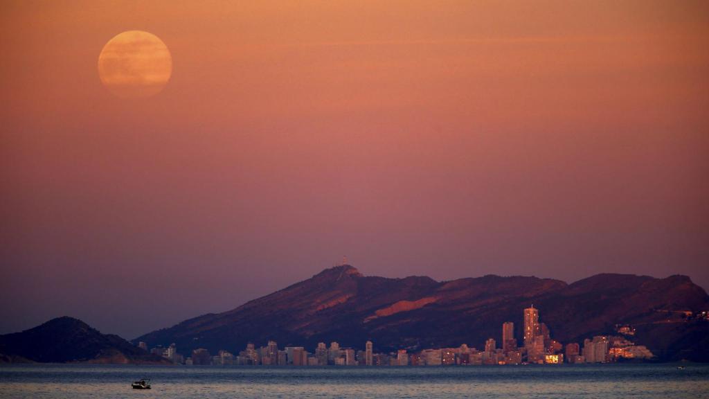 Una vista de la costa de Benidorm este cálido mes de enero.