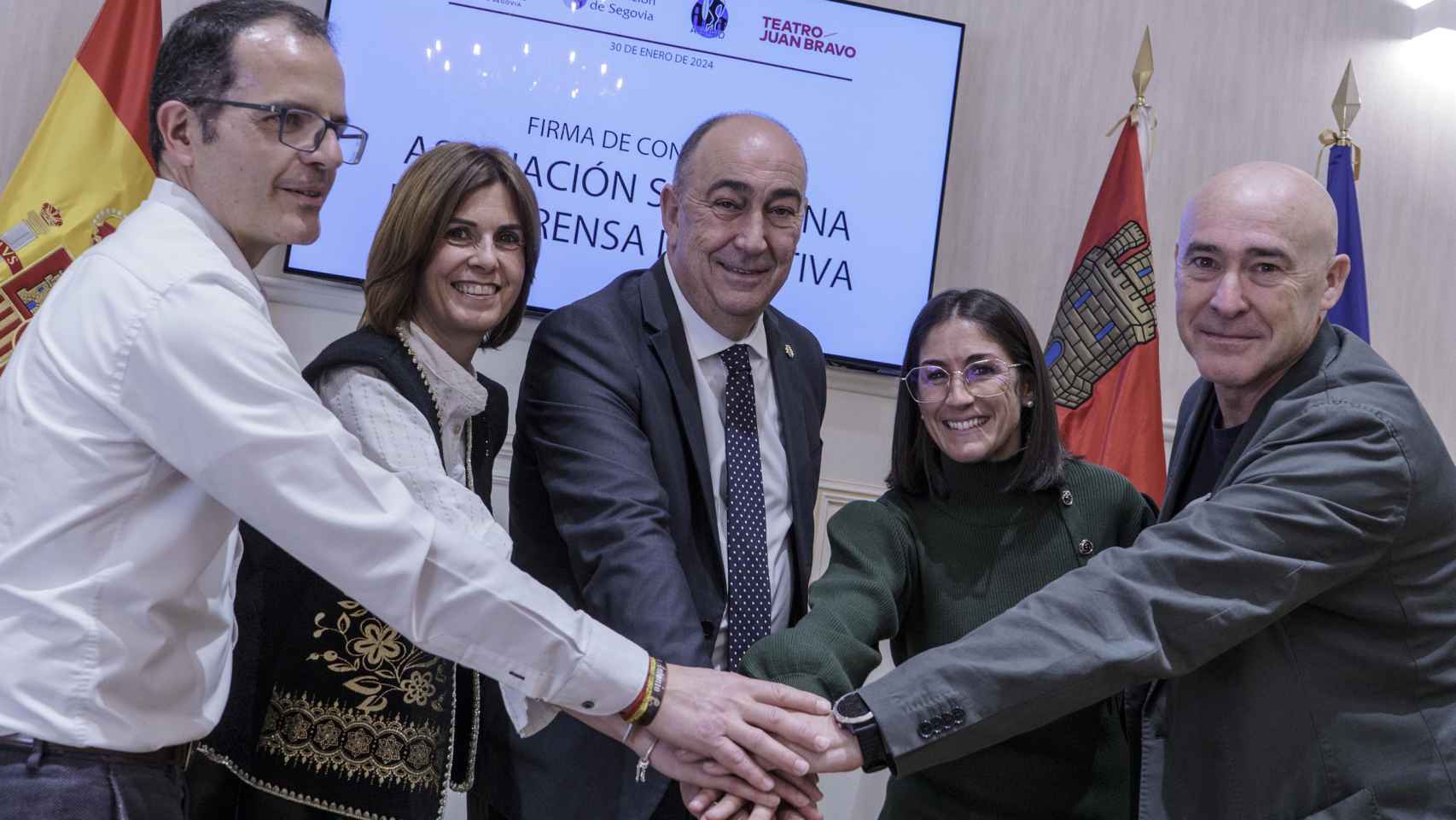 Firma del acuerdo entre Asociación de la Prensa y Diputación