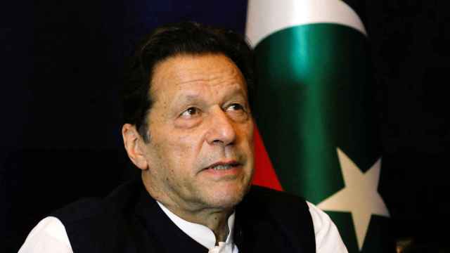 El ex primer ministro y líder opositor de Pakistán, Imran Khan, este mes de enero durante una entrevista de Reuters.