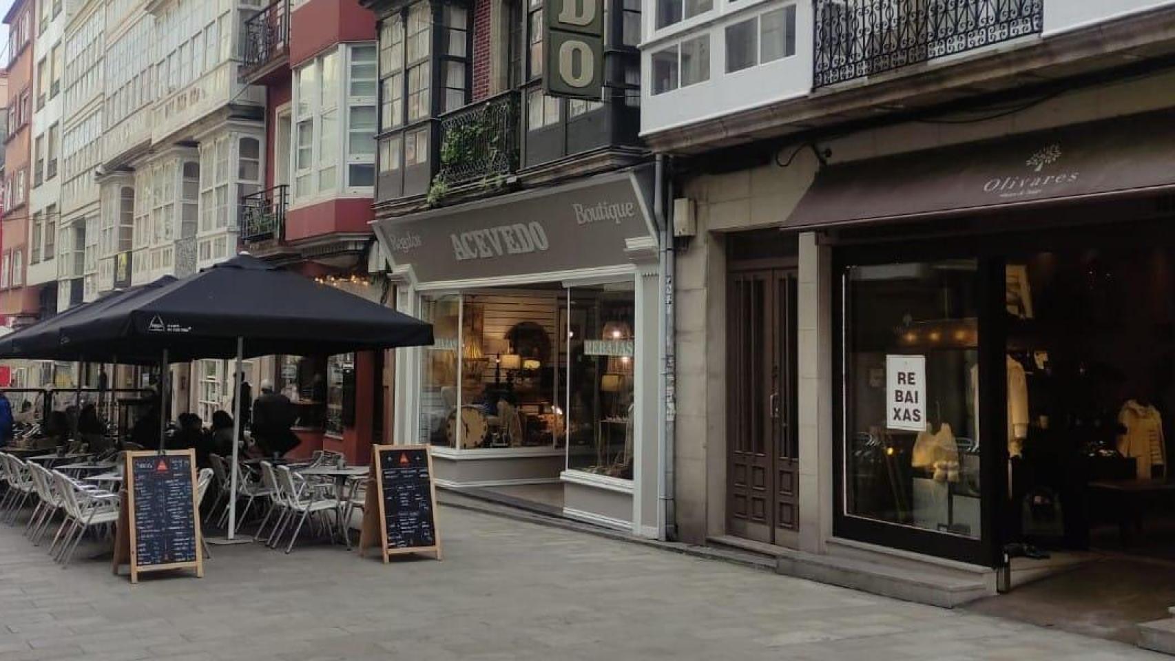 Un centenar de comercios del centro abrirá la tarde de este sábado