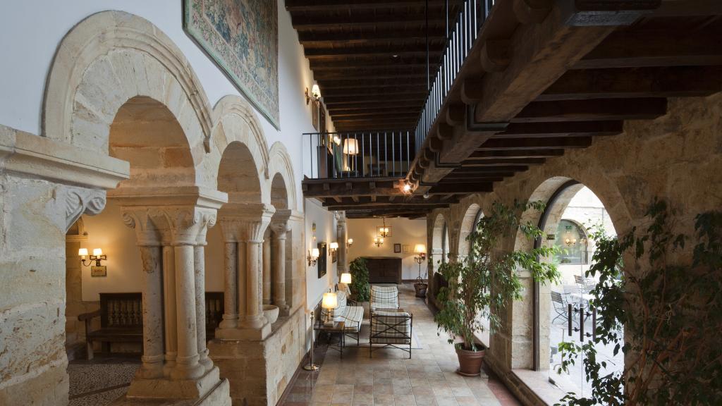 El parador asturiano construido en un antiguo monasterio: está en uno de los pueblos más bonitos