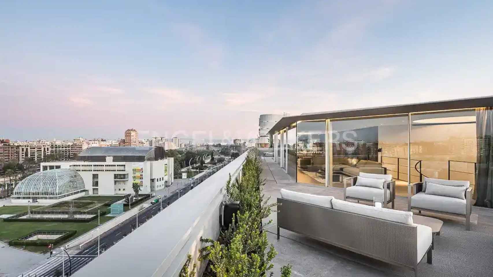 Las fotos del piso más caro a la venta en Valencia, con piscina climatizada, jacuzzi y seis habitaciones de ensueño