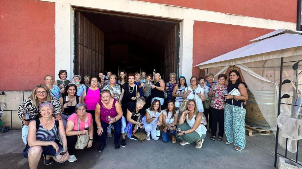 Las mujeres que forman parte de la asociación de Santa Águeda en Renedo de Esgueva