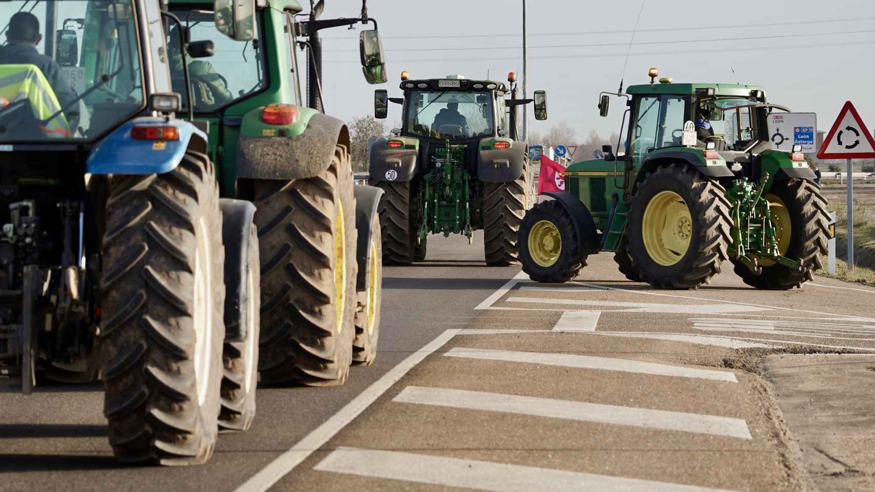Los agricultores salen a la carretera para protestar contra las consecuencias de la PAC y la Agenda 2030