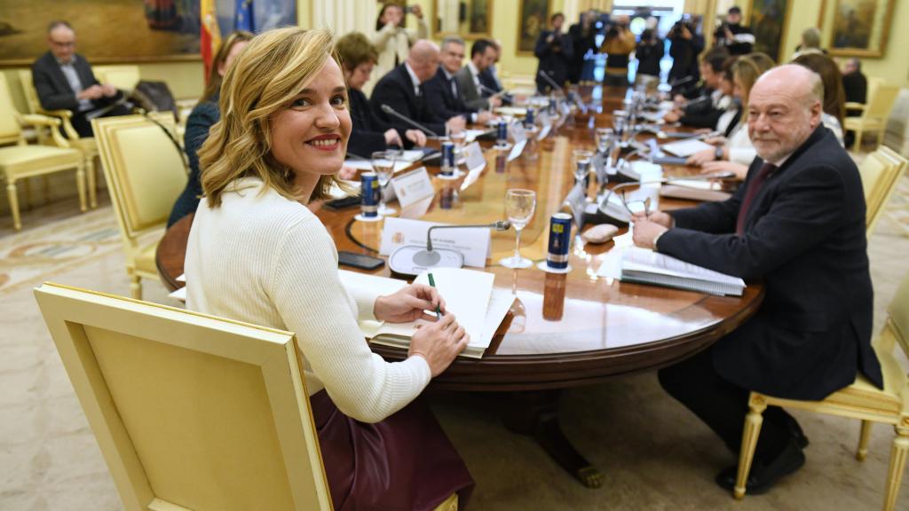 La ministra de Educación, Pilar Alegría, presidiendo una reunión con las CCAA, en la sede del Ministerio, este miércoles.