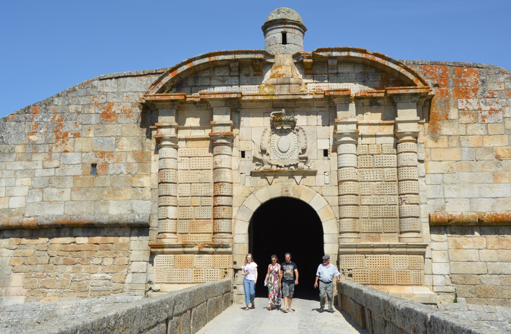 Entrada a la ciudad amurallada de Almeida (Portugal)