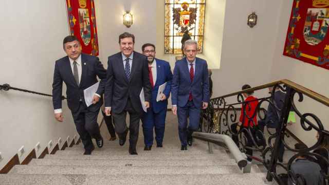 El consejero de Economía y Hacienda y portavoz, Carlos Fernández Carriedo, preside el Comité de Seguimiento de las inversiones para el desarrollo económico para Ávila y su entorno, este miércoles.