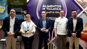 El presidente de la Diputación de Valladolid, Conrado Íscar, con los chefs Teo Rodríguez y Yolanda Martín en Madrid Fusión