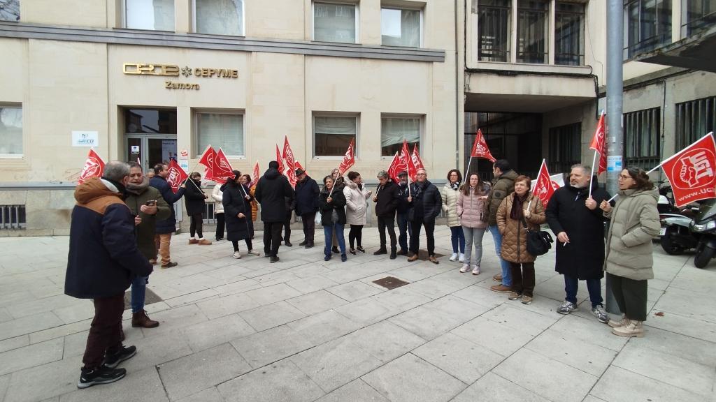 Concentración de UGT por el accidente de Grisuela en el que falleció un trabajador