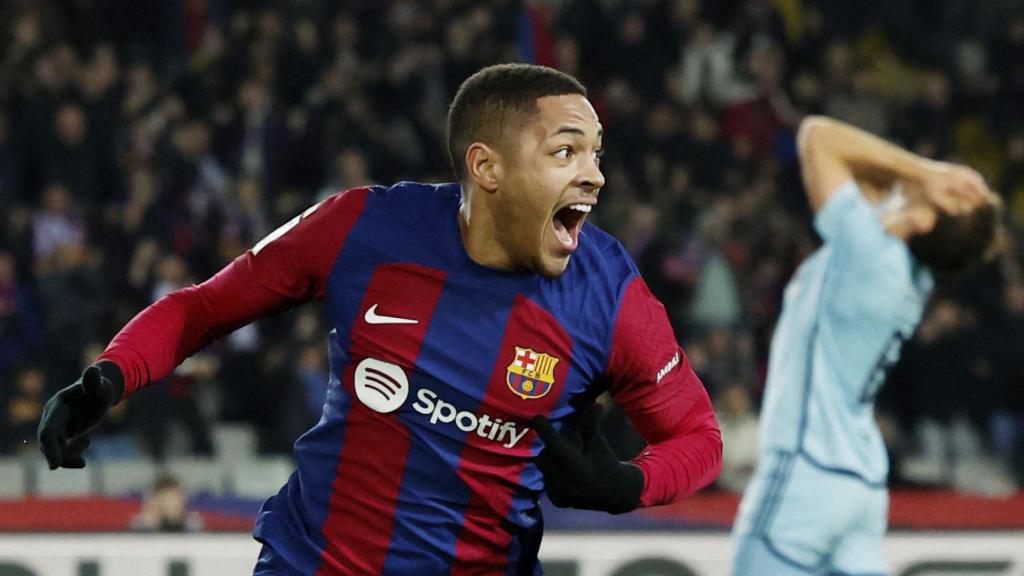Vitor Roque celebra el gol de la victoria ante Osasuna.
