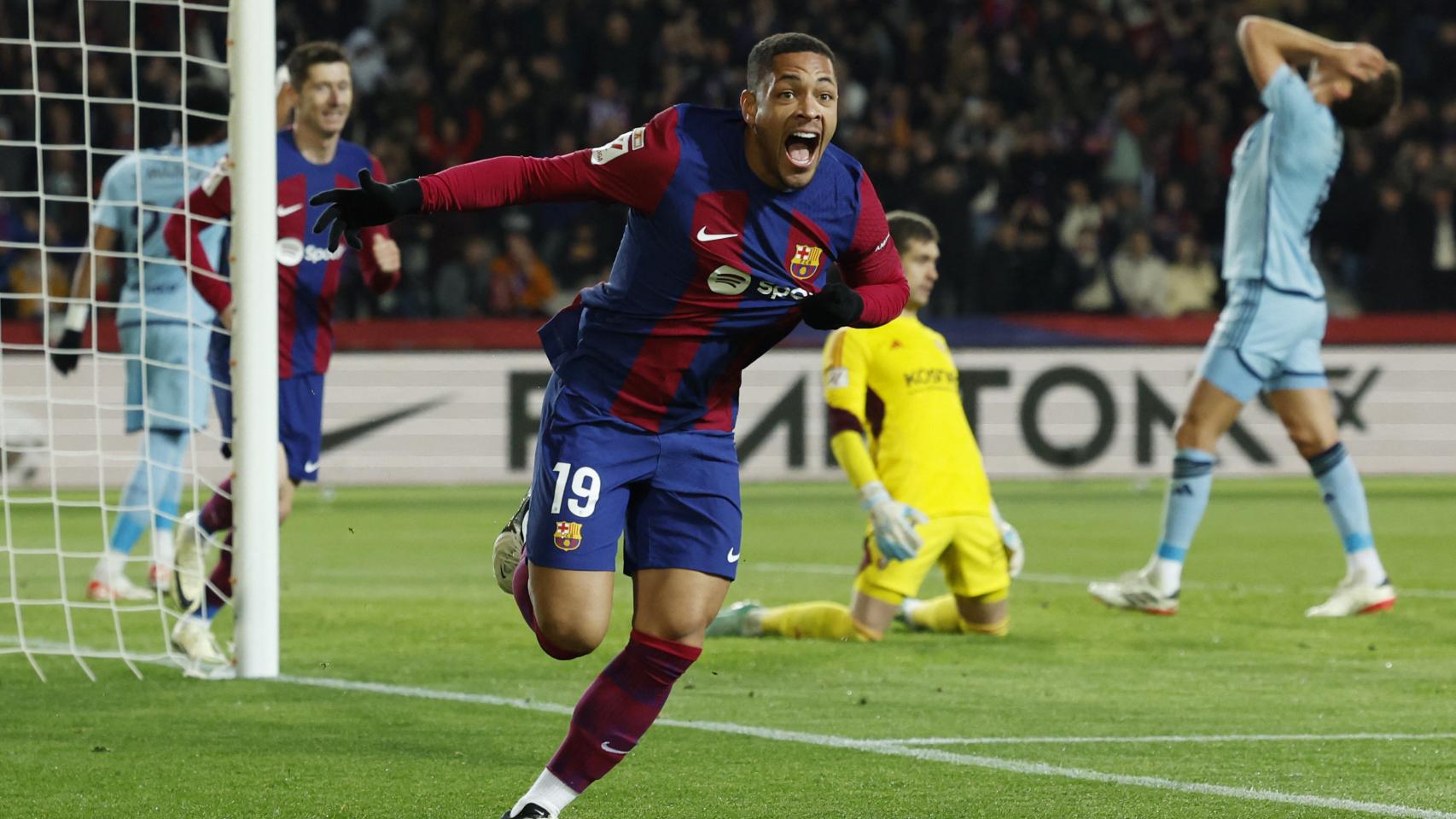 Vitor Roque celebra el gol del triunfo ante Osasuna.