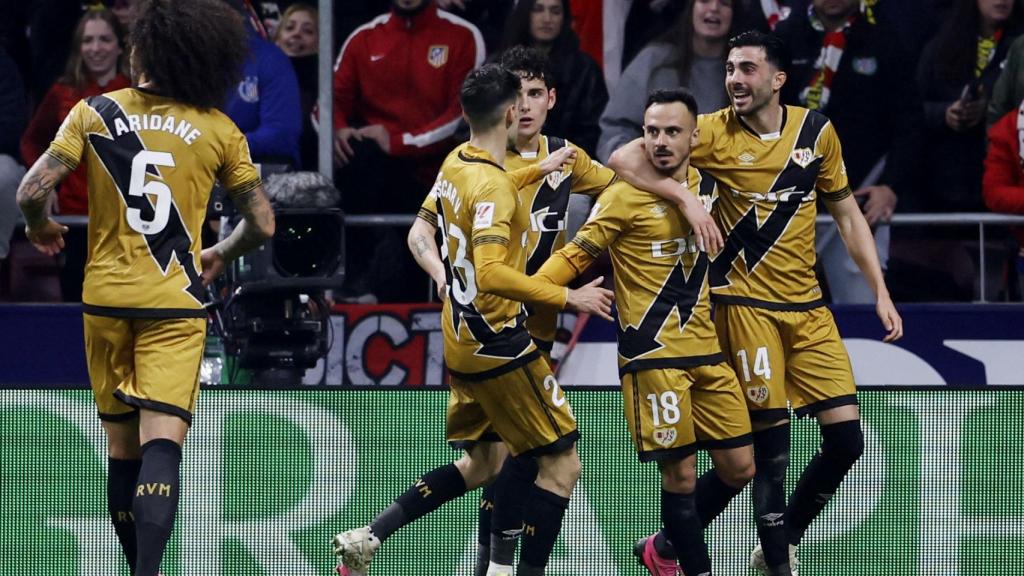 Los jugadores del Rayo celebran.