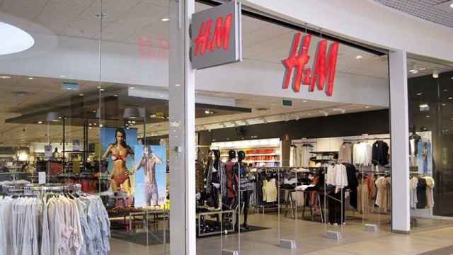 Imagen de archivo de una tienda de H&M en un centro comercial.