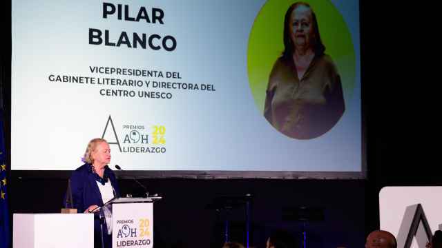 Pilar Blanco, vicepresidenta del Gabinete Literario y directora del Centro Unesco en Canarias, durante la entrega de su premio.