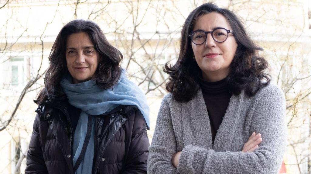 La editoras de De Conatus, Silvia Bardelás y Beatriz González.