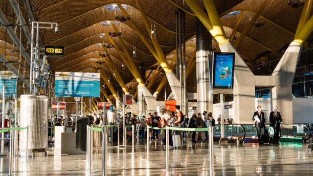 Uno de los pasillos del aeropuerto Adolfo Suárez - Madrid Barajas
