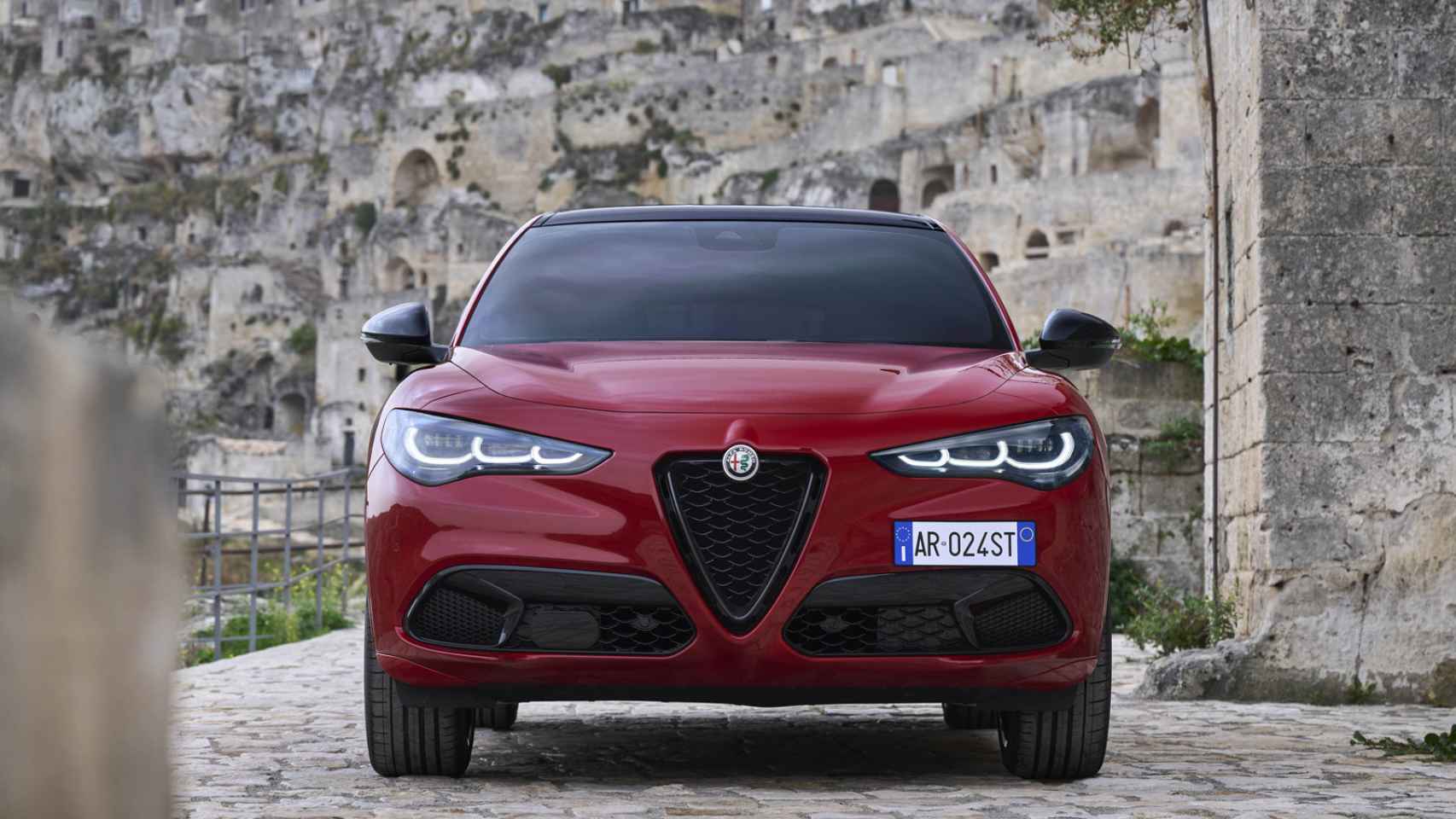 El Alfa Romeo Stelvio es un SUV que combina deportividad y confort.