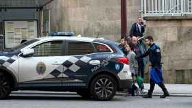 Momento de la detención de la mujer por parte de la Policía Local de Vigo.