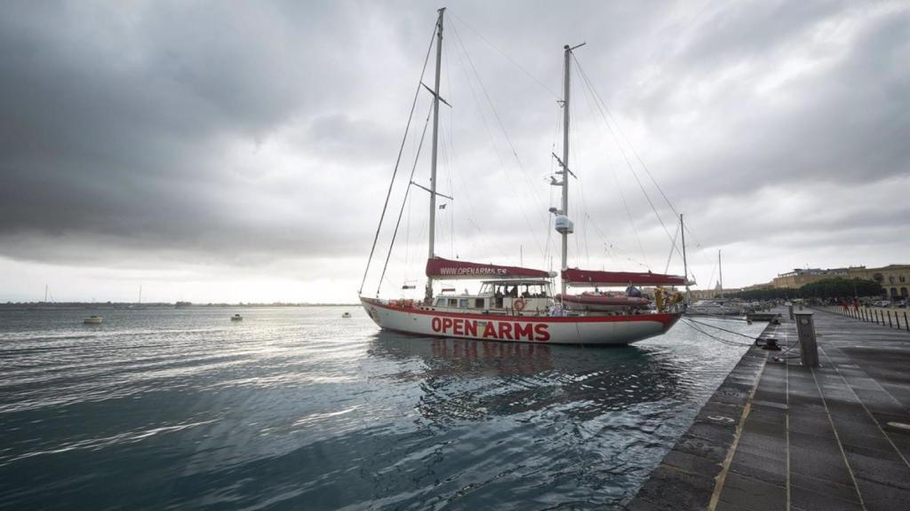 Barco Astral, Open Arms.