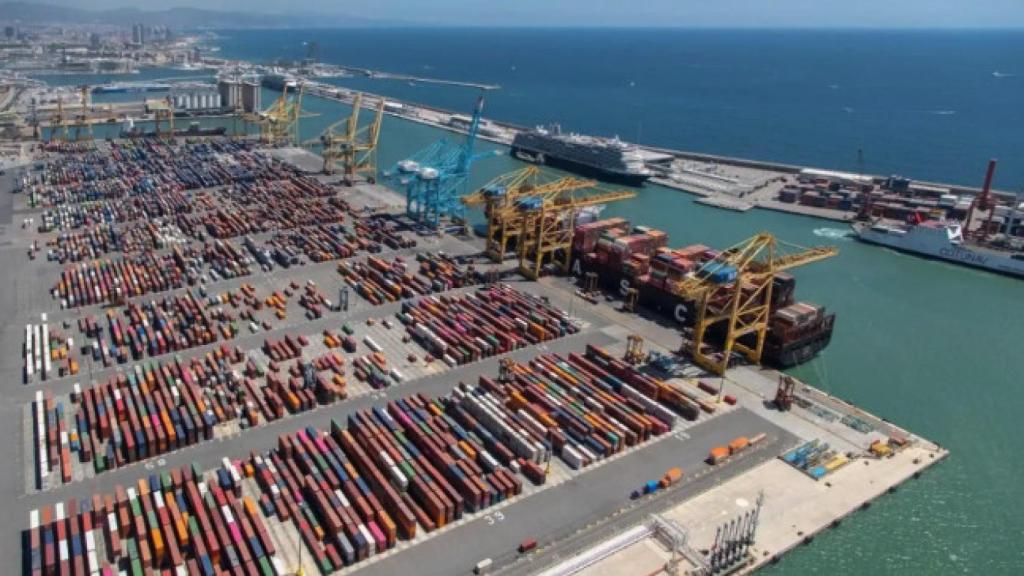 Imagen aérea de la terminal de contenedores del Puerto de Barcelona.